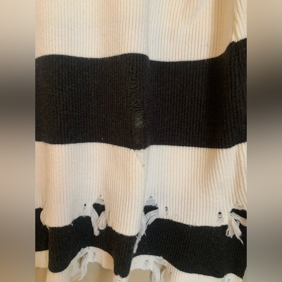 Mazik distressed holes sweater large stripes crew neck - Picture 3 of 10